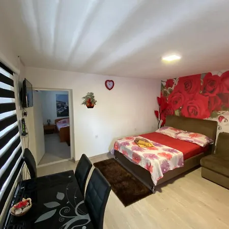 Sweet Near Old Town Apartment