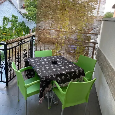 Sweet Near Old Town Apartment
