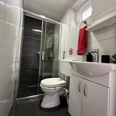 Sweet Near Old Town Apartment *